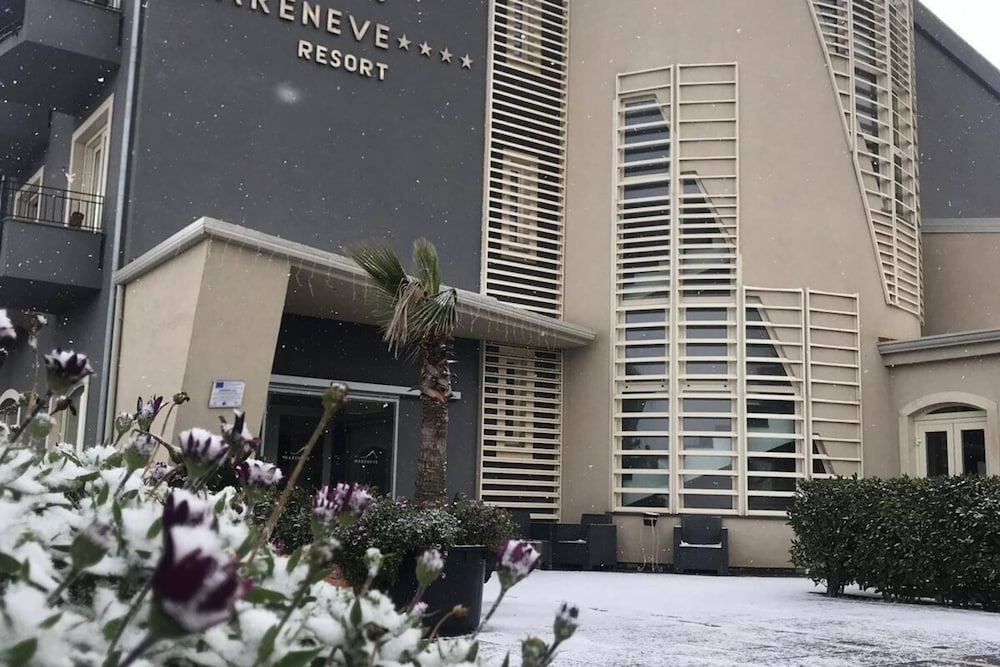 Mareneve Resort — Hotel building in Linguaglossa, Sicily