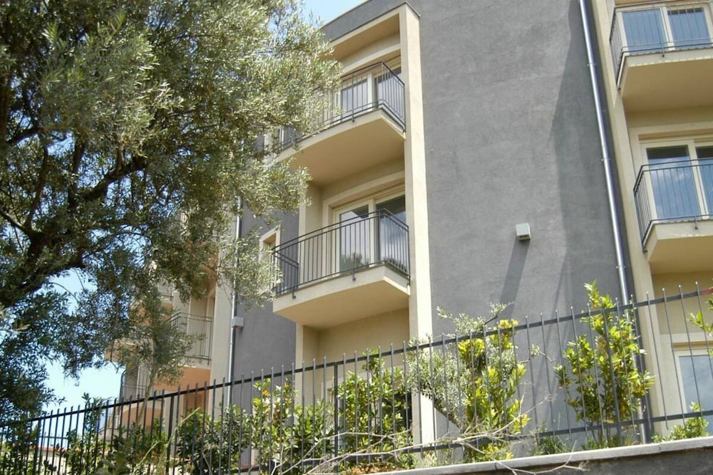 Mareneve Resort — Hotel building in Linguaglossa, Sicily
