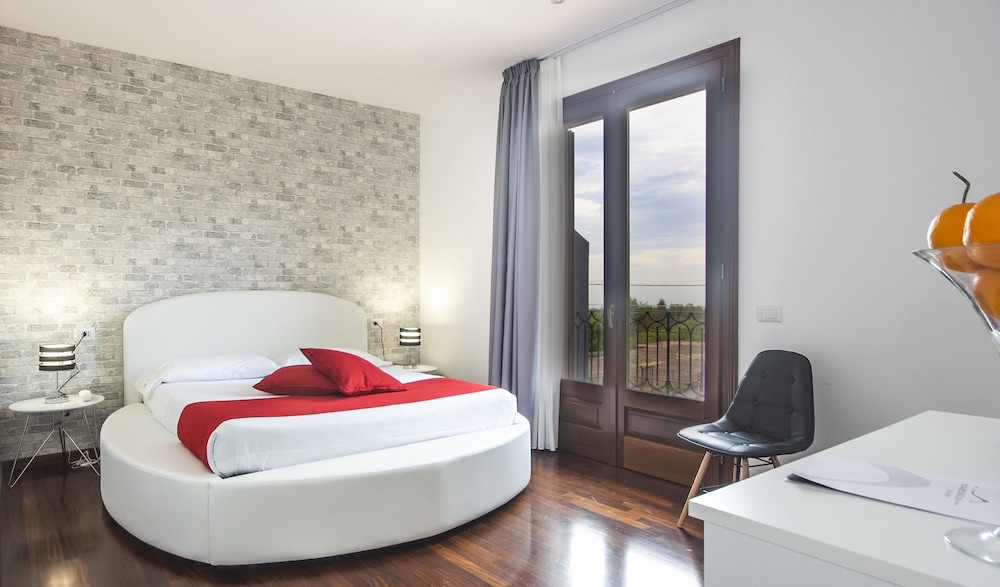 Mareneve Resort — Hotel rooms in Linguaglossa, Sicily