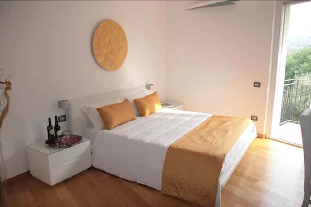 Mareneve Resort — Hotel rooms in Linguaglossa, Sicily
