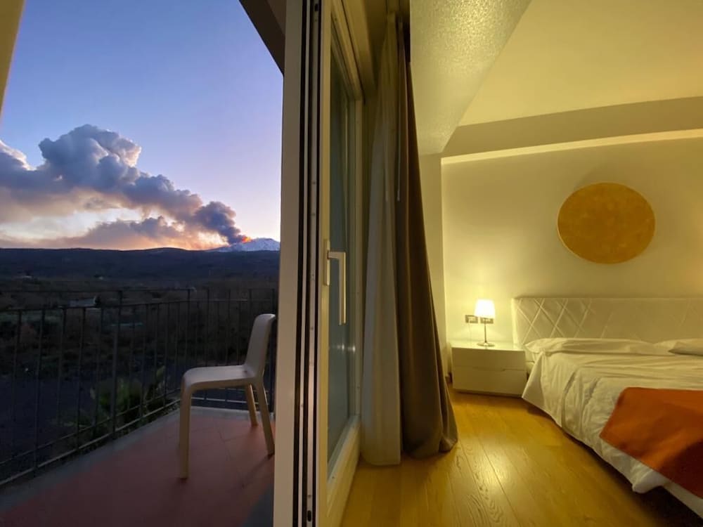 Mareneve Resort — Hotel rooms in Linguaglossa, Sicily