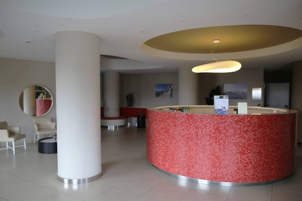 Mareneve Resort — Hotel building in Linguaglossa, Sicily