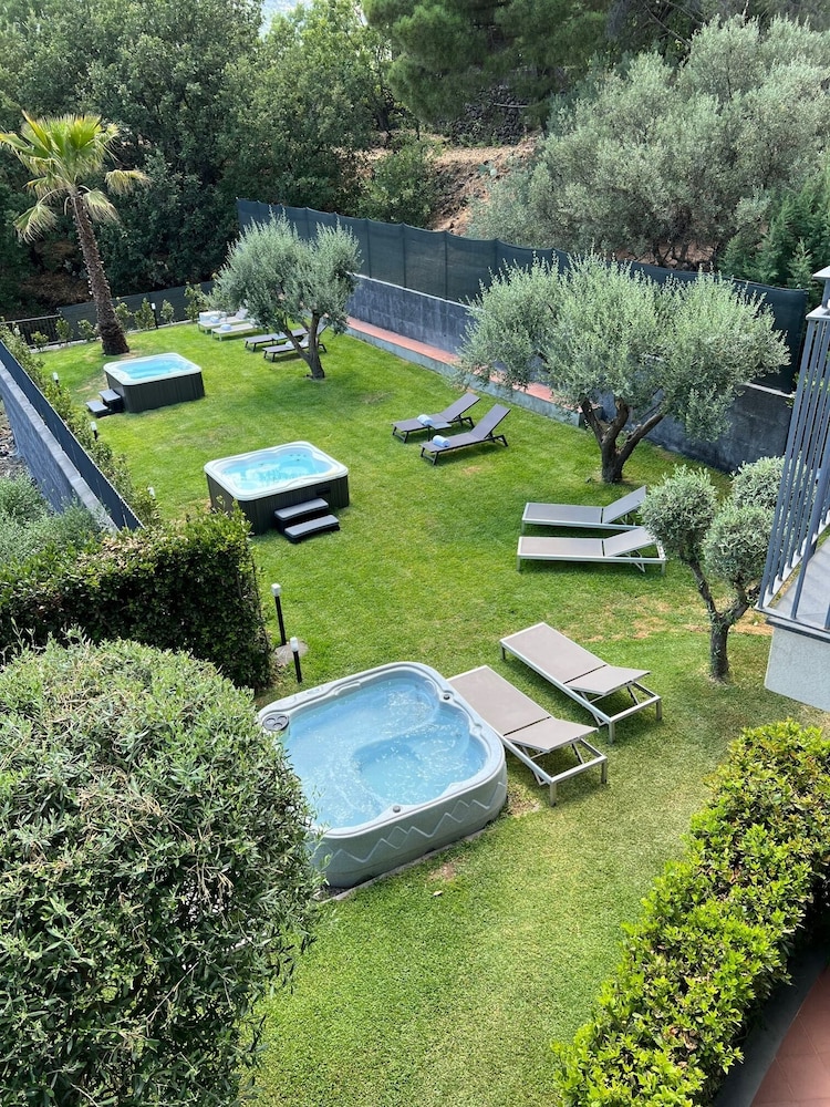 Mareneve Resort — Swimming pool in Linguaglossa, Sicily