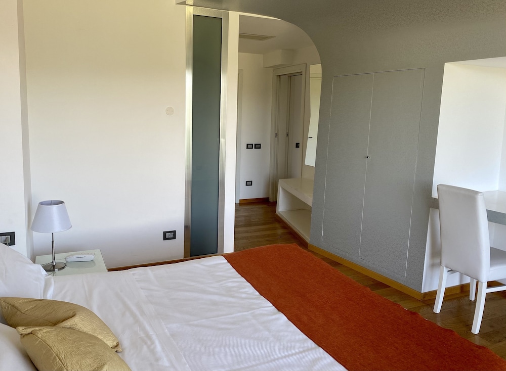 Mareneve Resort — Hotel rooms in Linguaglossa, Sicily