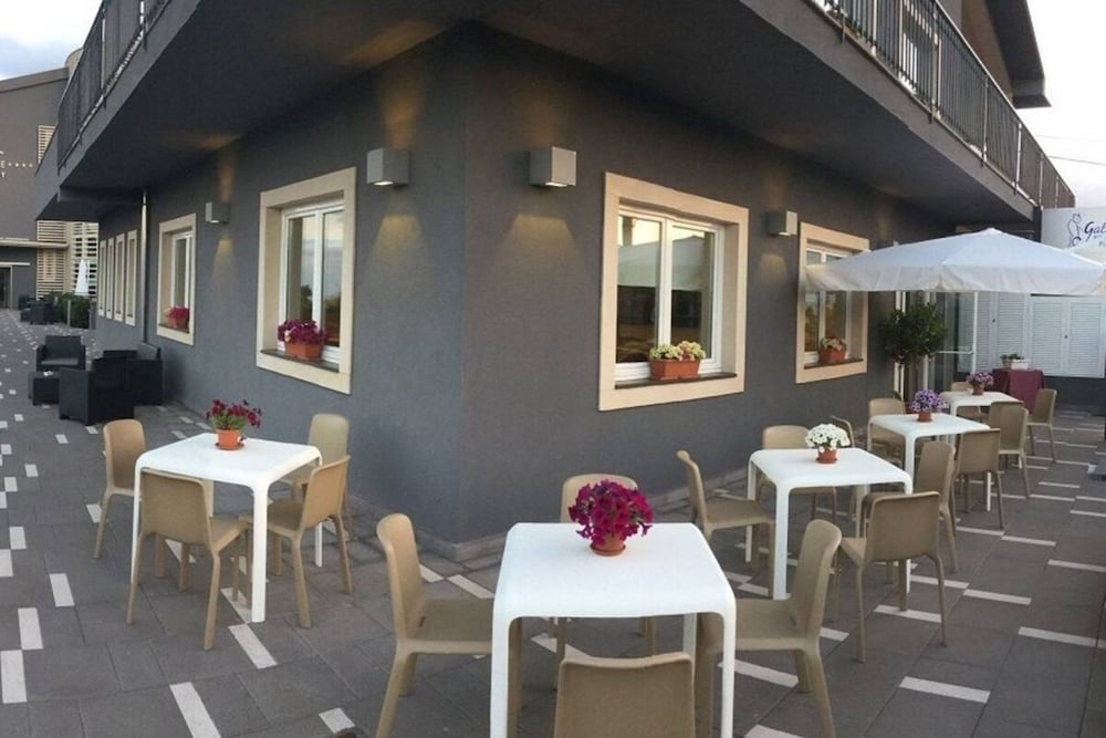 Mareneve Resort — Restaurant & bars in Linguaglossa, Sicily