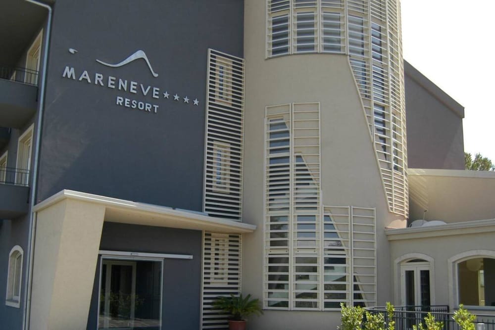 Mareneve Resort — Hotel building in Linguaglossa, Sicily