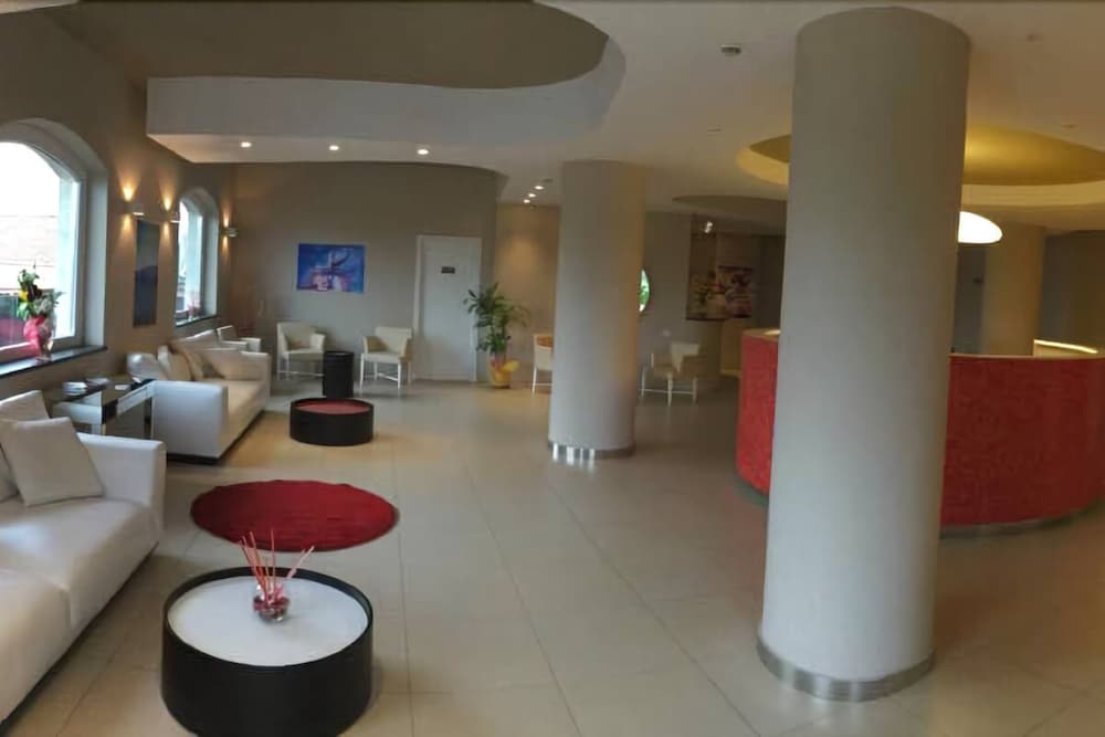 Mareneve Resort — Hotel building in Linguaglossa, Sicily