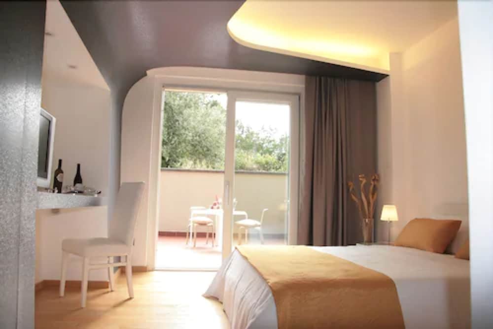 Mareneve Resort — Hotel rooms in Linguaglossa, Sicily