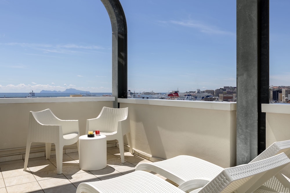 Palazzo Salgar — Hotel rooms in Naples, Campania