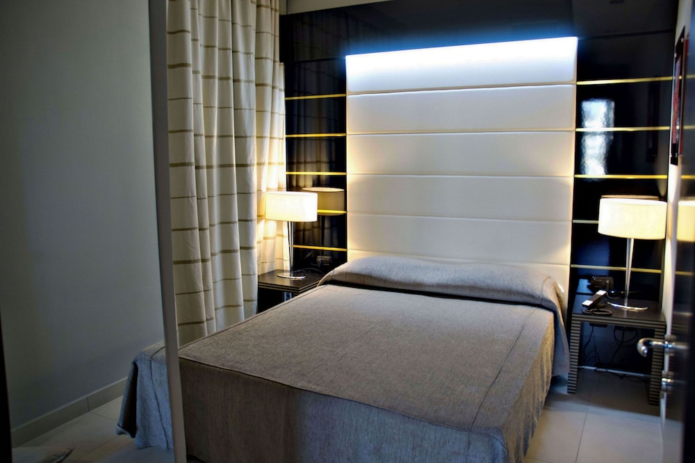 Palazzo Salgar — Hotel rooms in Naples, Campania