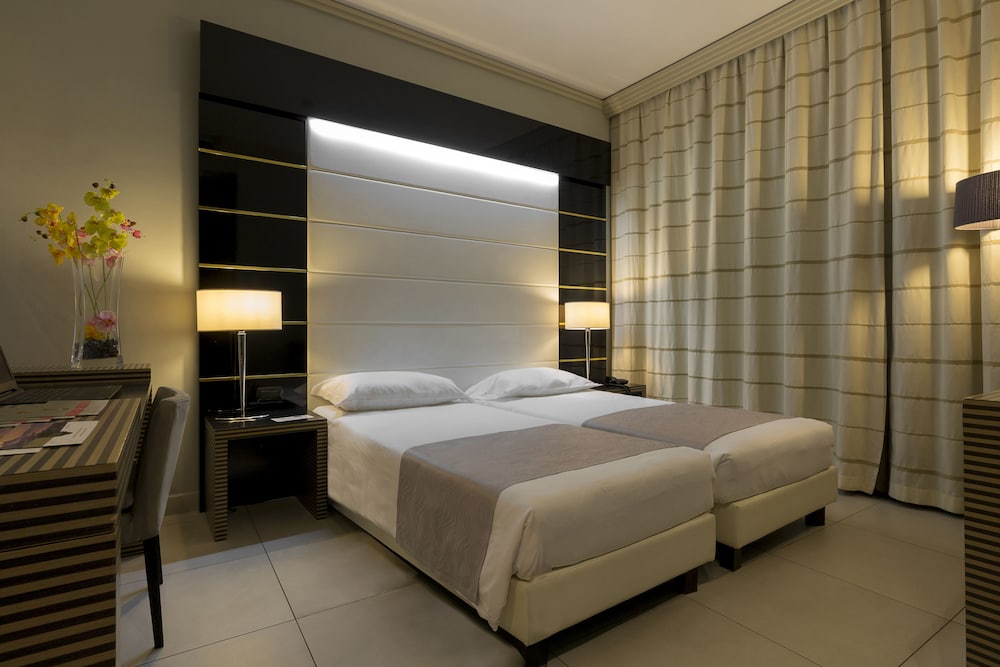 Palazzo Salgar — Hotel rooms in Naples, Campania