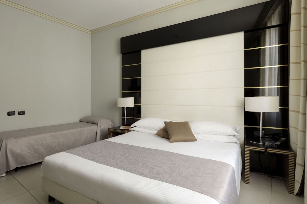 Palazzo Salgar — Hotel rooms in Naples, Campania