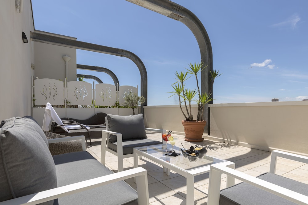 Palazzo Salgar — Hotel rooms in Naples, Campania