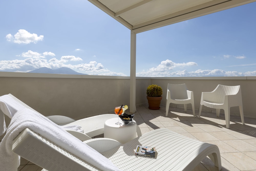 Palazzo Salgar — Hotel rooms in Naples, Campania