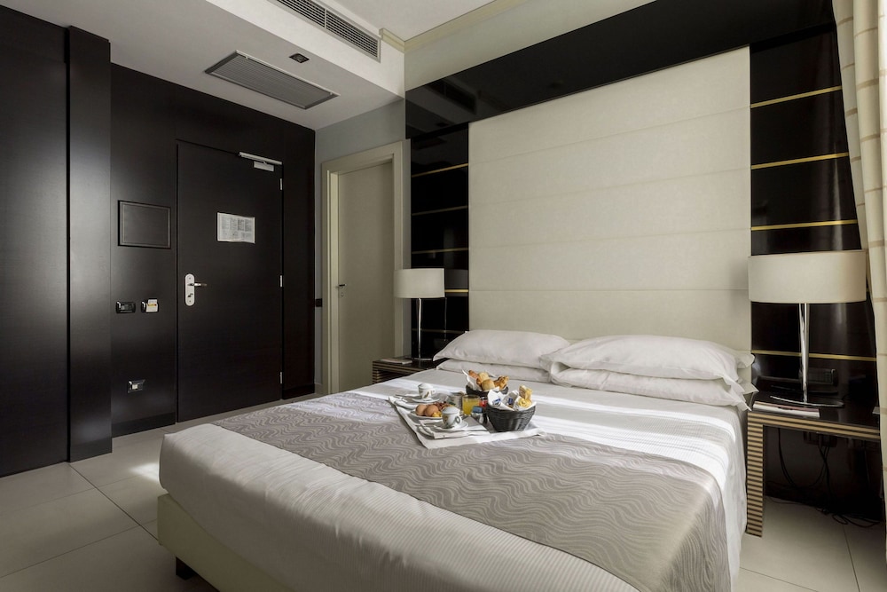 Palazzo Salgar — Hotel rooms in Naples, Campania