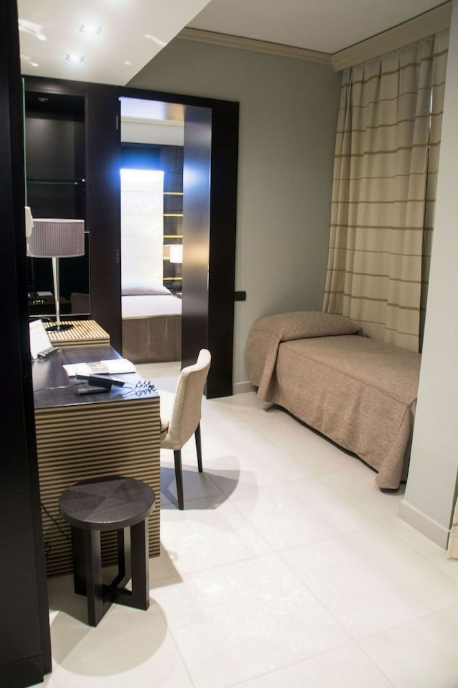 Palazzo Salgar — Hotel rooms in Naples, Campania