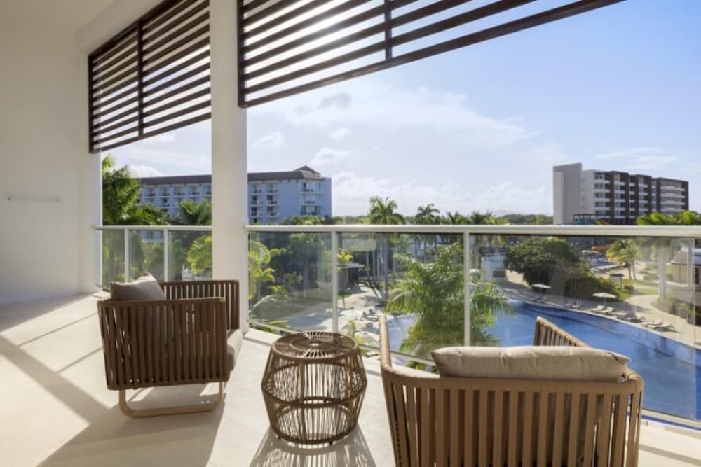 Royalton Hideaway Blue Waters - Montego Bay, An Autograph Collection® All-Inclusive Resort - Adults Only — Hotel rooms in Falmouth