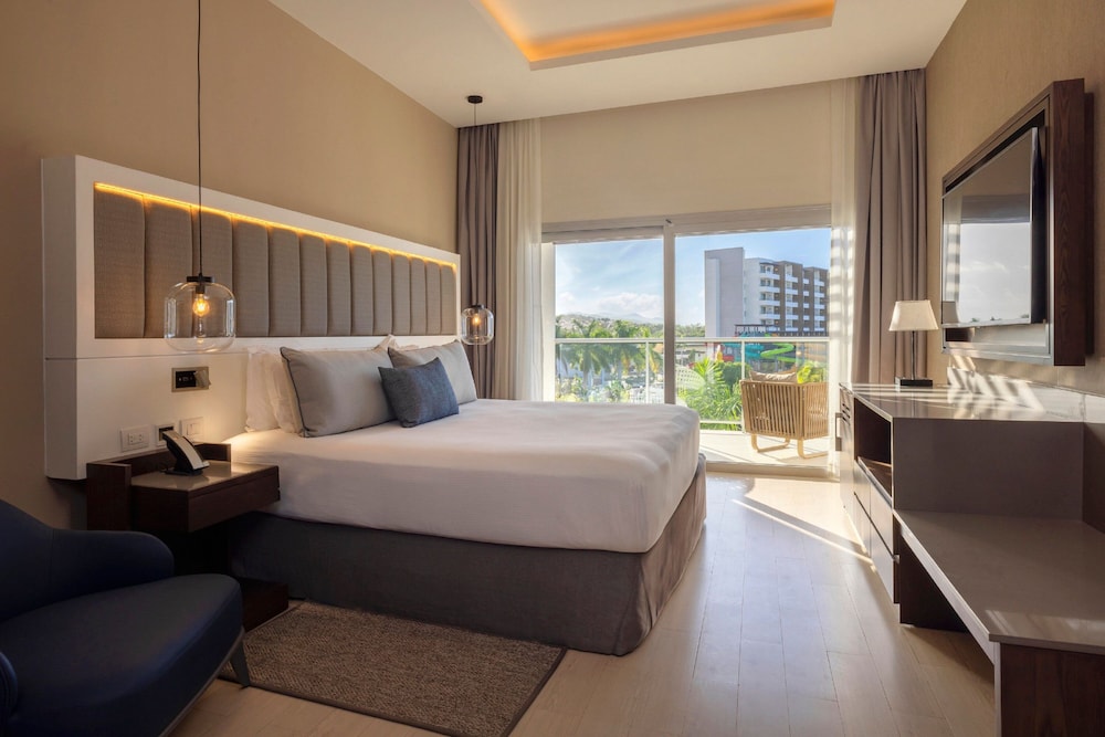 Royalton Hideaway Blue Waters - Montego Bay, An Autograph Collection® All-Inclusive Resort - Adults Only — Hotel rooms in Falmouth
