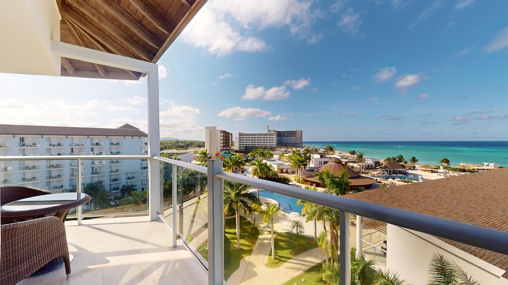 Royalton Hideaway Blue Waters - Montego Bay, An Autograph Collection® All-Inclusive Resort - Adults Only — Hotel building in Falmouth