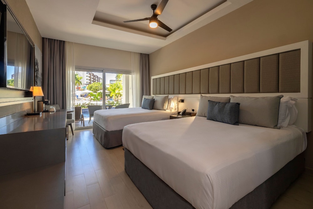 Royalton Hideaway Blue Waters - Montego Bay, An Autograph Collection® All-Inclusive Resort - Adults Only — Hotel rooms in Falmouth