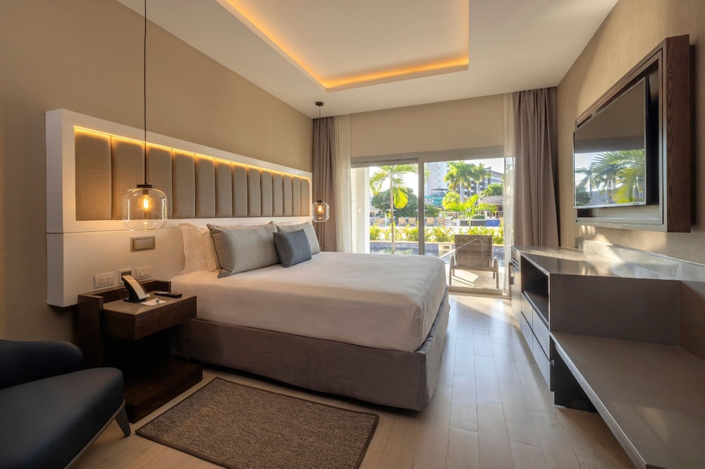 Royalton Hideaway Blue Waters - Montego Bay, An Autograph Collection® All-Inclusive Resort - Adults Only — Hotel rooms in Falmouth