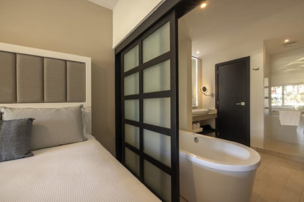 Royalton Hideaway Blue Waters - Montego Bay, An Autograph Collection® All-Inclusive Resort - Adults Only — Hotel rooms in Falmouth