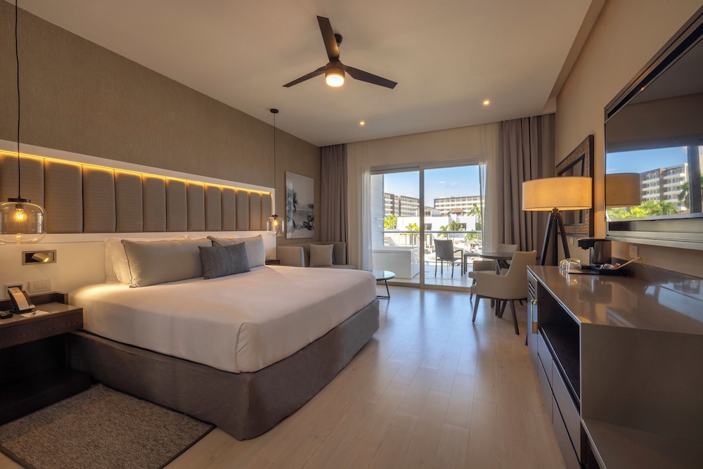 Royalton Hideaway Blue Waters - Montego Bay, An Autograph Collection® All-Inclusive Resort - Adults Only — Hotel rooms in Falmouth