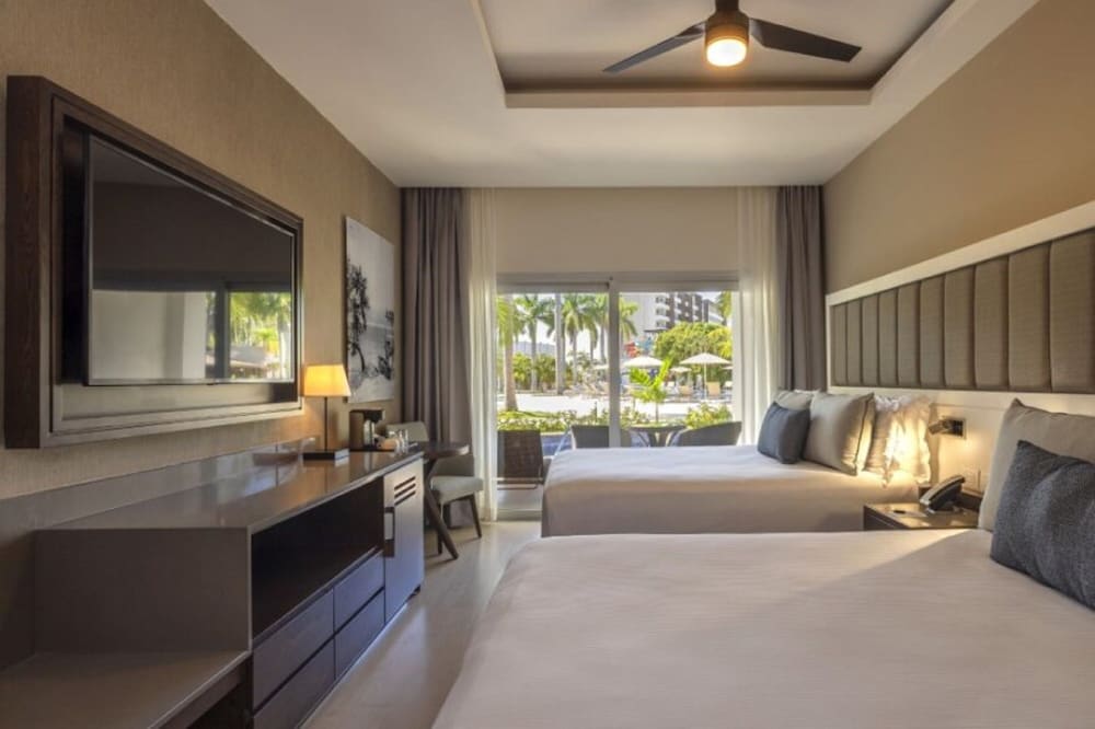 Royalton Hideaway Blue Waters - Montego Bay, An Autograph Collection® All-Inclusive Resort - Adults Only — Hotel rooms in Falmouth