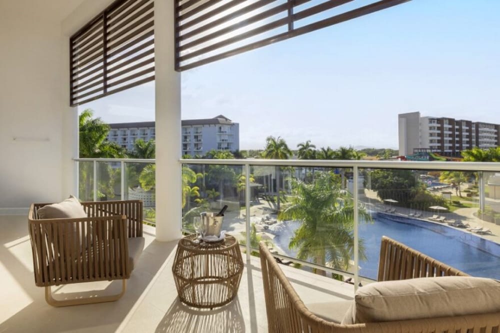 Royalton Hideaway Blue Waters - Montego Bay, An Autograph Collection® All-Inclusive Resort - Adults Only — Hotel rooms in Falmouth