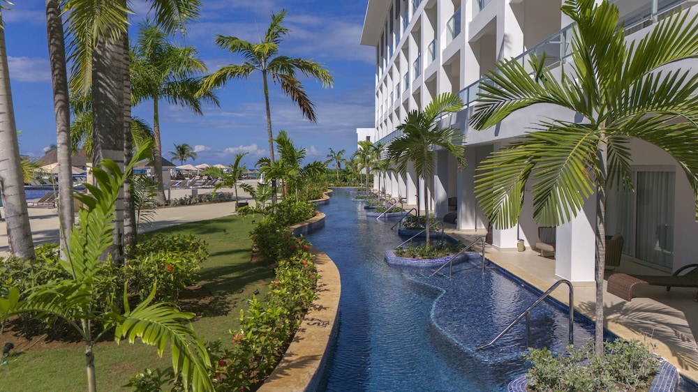 Royalton Hideaway Blue Waters - Montego Bay, An Autograph Collection® All-Inclusive Resort - Adults Only — Swimming pool in Falmouth