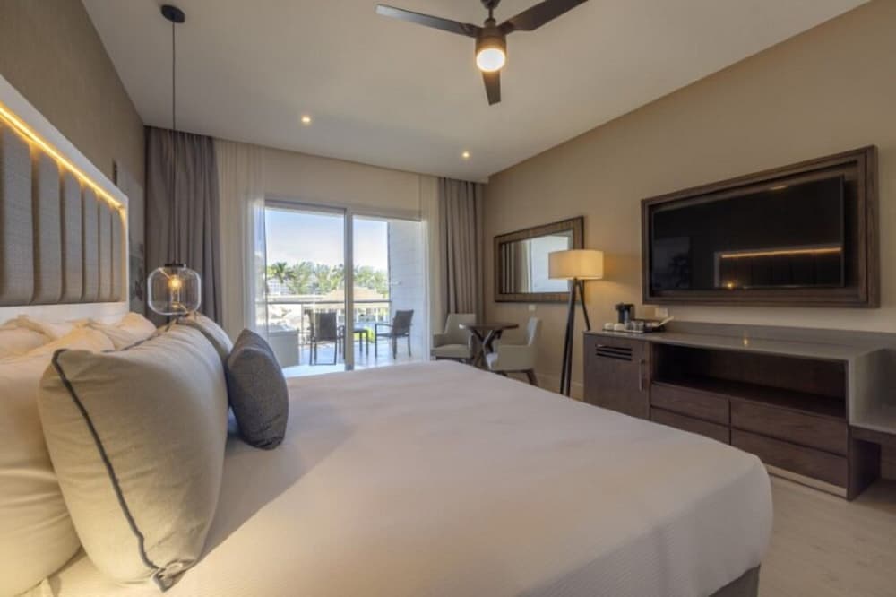 Royalton Hideaway Blue Waters - Montego Bay, An Autograph Collection® All-Inclusive Resort - Adults Only — Hotel rooms in Falmouth