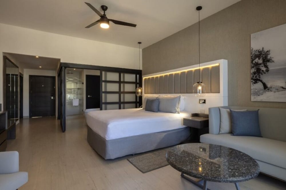 Royalton Hideaway Blue Waters - Montego Bay, An Autograph Collection® All-Inclusive Resort - Adults Only — Hotel rooms in Falmouth