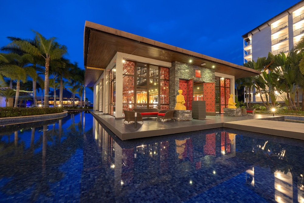 Royalton Hideaway Blue Waters - Montego Bay, An Autograph Collection® All-Inclusive Resort - Adults Only — Hotel building in Falmouth