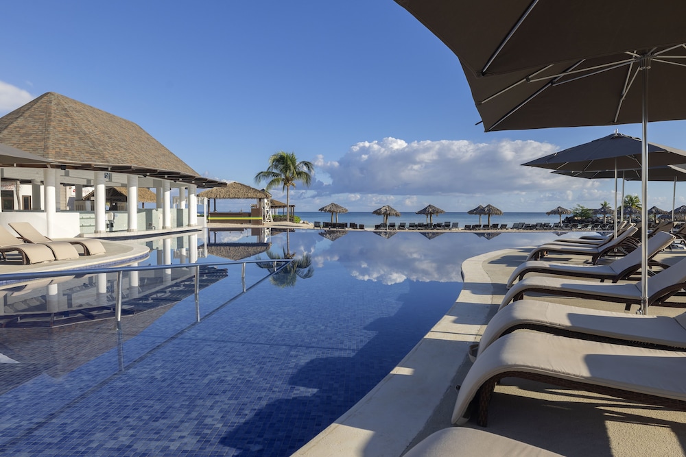 Royalton Hideaway Blue Waters - Montego Bay, An Autograph Collection® All-Inclusive Resort - Adults Only — Swimming pool in Falmouth