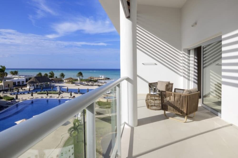 Royalton Hideaway Blue Waters - Montego Bay, An Autograph Collection® All-Inclusive Resort - Adults Only — Hotel building in Falmouth
