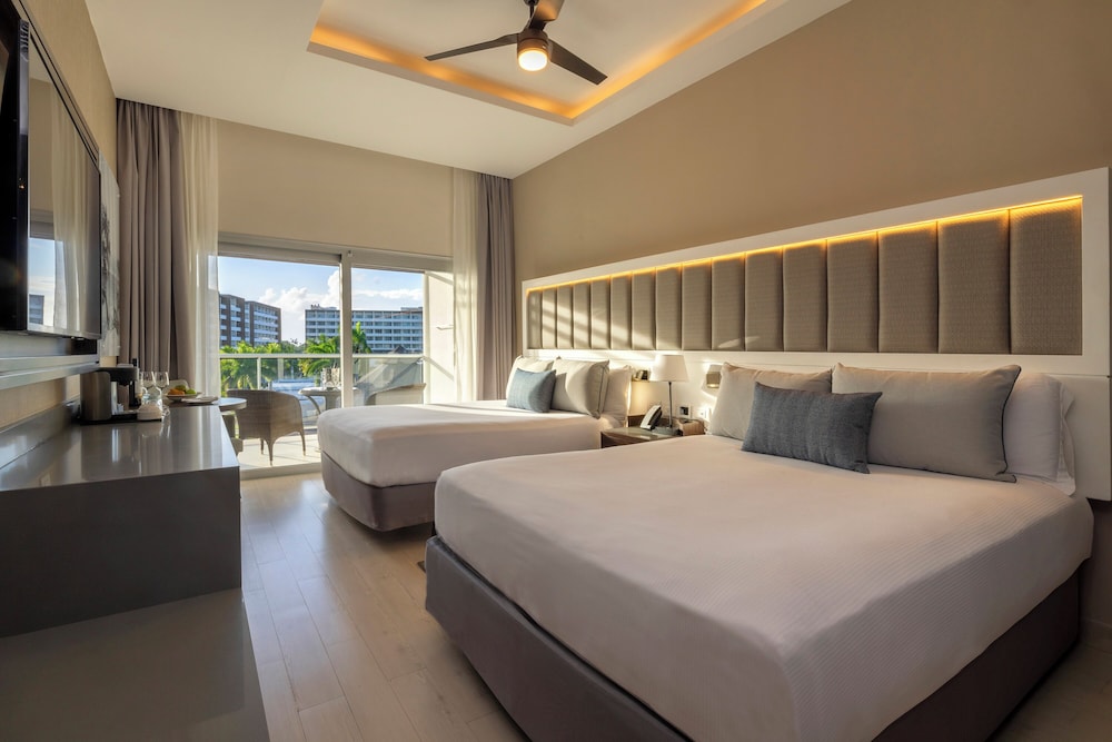 Royalton Hideaway Blue Waters - Montego Bay, An Autograph Collection® All-Inclusive Resort - Adults Only — Hotel rooms in Falmouth