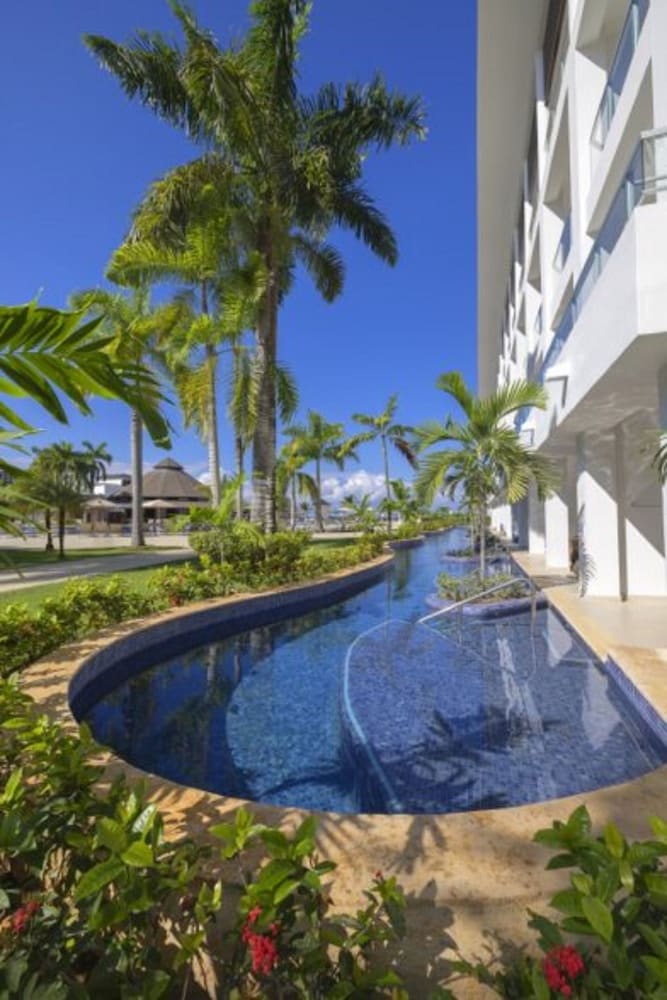 Royalton Hideaway Blue Waters - Montego Bay, An Autograph Collection® All-Inclusive Resort - Adults Only — Swimming pool in Falmouth