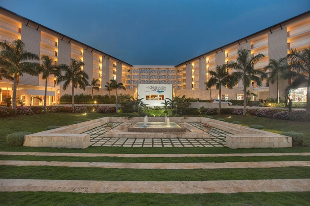 Royalton Hideaway Blue Waters - Montego Bay, An Autograph Collection® All-Inclusive Resort - Adults Only — Hotel building in Falmouth