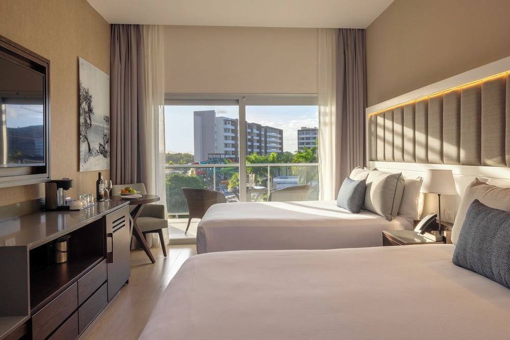 Royalton Hideaway Blue Waters - Montego Bay, An Autograph Collection® All-Inclusive Resort - Adults Only — Hotel rooms in Falmouth