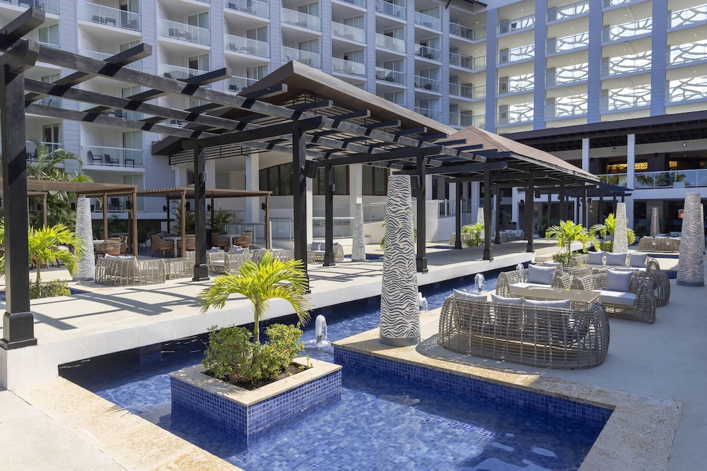 Royalton Hideaway Blue Waters - Montego Bay, An Autograph Collection® All-Inclusive Resort - Adults Only — Restaurant & bars in Falmouth