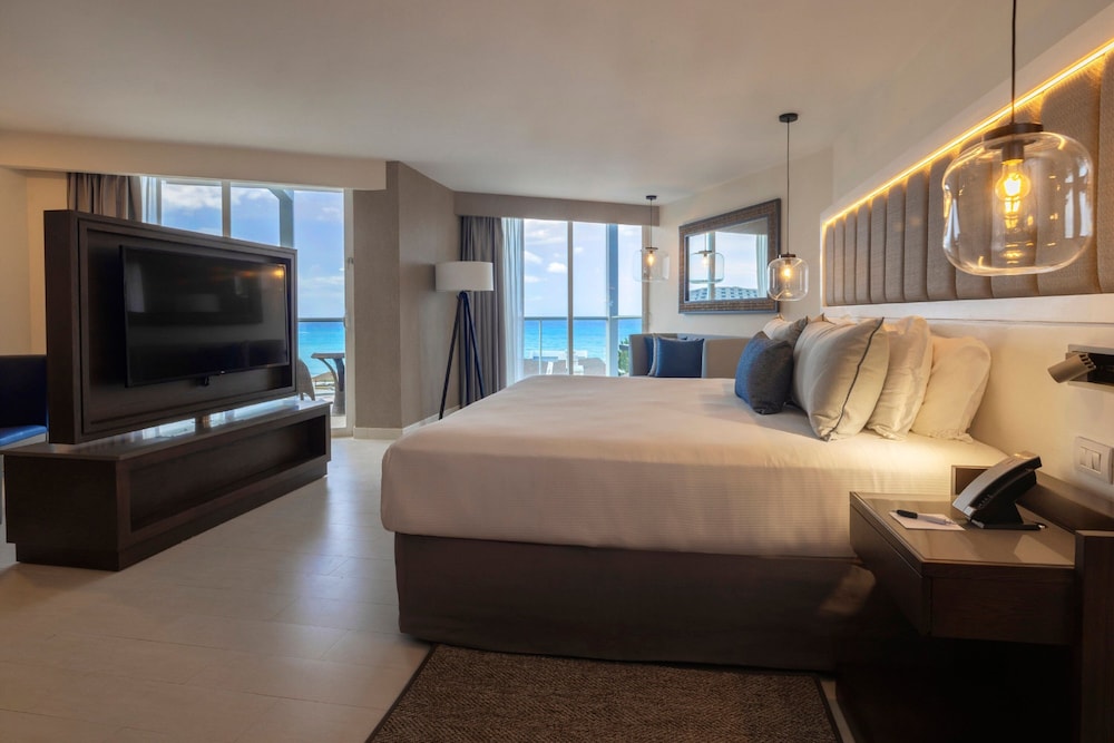 Royalton Hideaway Blue Waters - Montego Bay, An Autograph Collection® All-Inclusive Resort - Adults Only — Hotel rooms in Falmouth