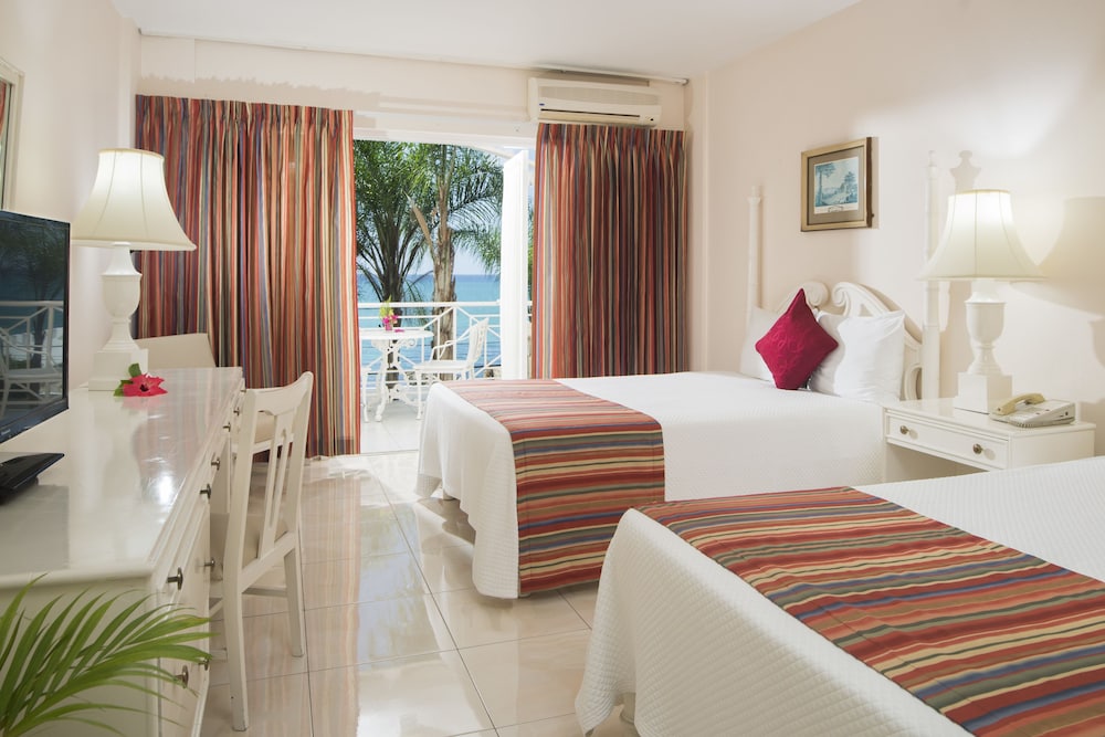 SeaGarden Beach Resort - All Inclusive — Hotel rooms in Montego Bay