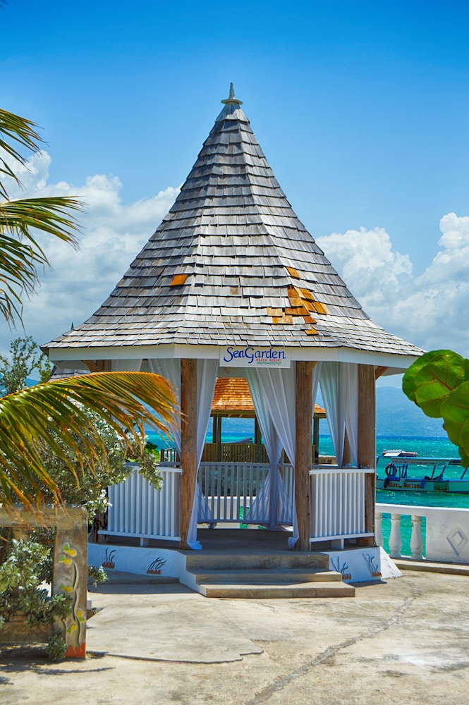 SeaGarden Beach Resort - All Inclusive — Beach in Montego Bay