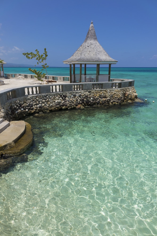 SeaGarden Beach Resort - All Inclusive — Beach in Montego Bay