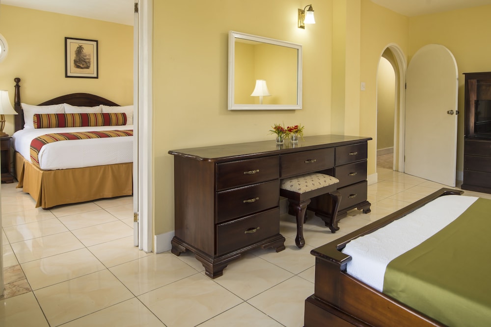 SeaGarden Beach Resort - All Inclusive — Hotel rooms in Montego Bay