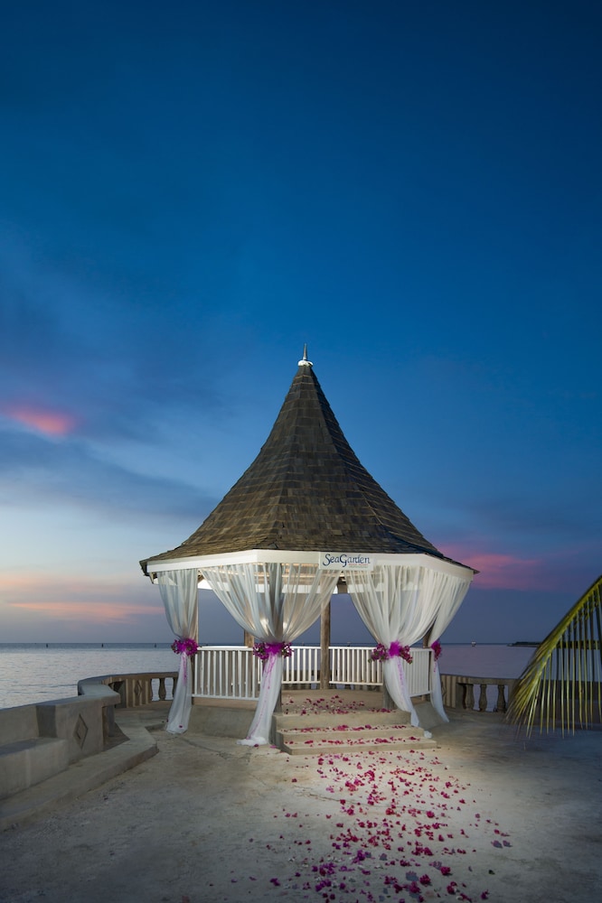 SeaGarden Beach Resort - All Inclusive — Attractions in the area in Montego Bay