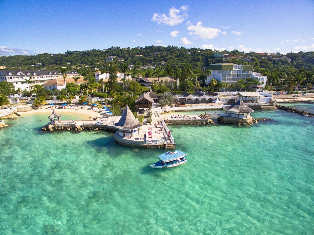 SeaGarden Beach Resort - All Inclusive — Beach in Montego Bay