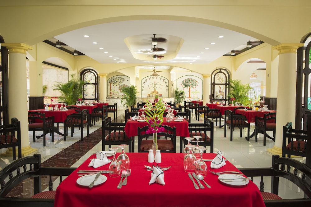 SeaGarden Beach Resort - All Inclusive — Restaurant & bars in Montego Bay