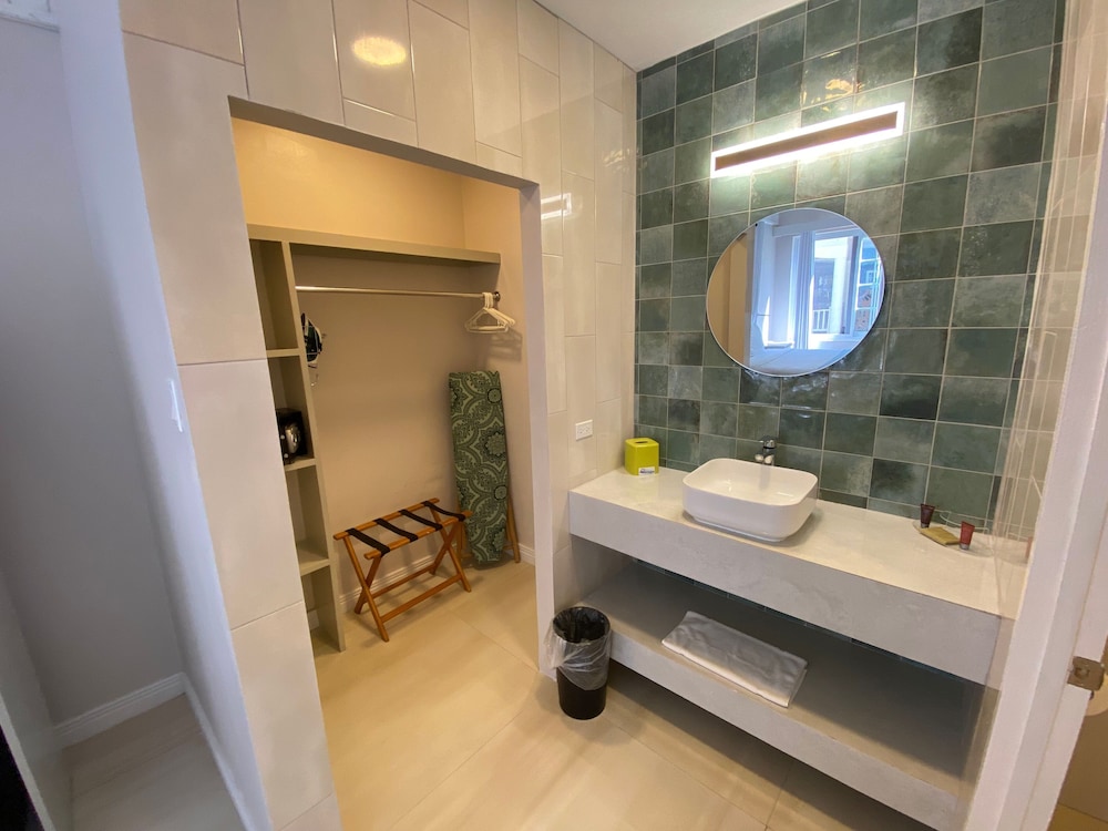 The Boardwalk Village — Hotel rooms in Negril