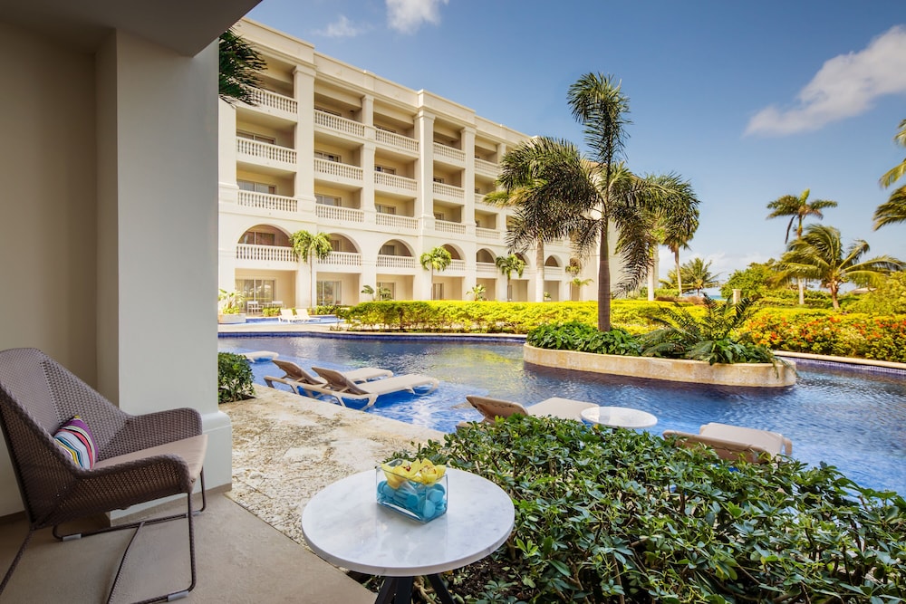 Hyatt Zilara Rose Hall - Adults Only - All Inclusive — Swimming pool in Montego Bay